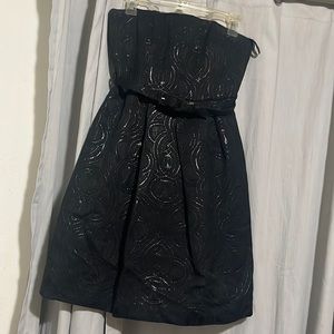 Black shiny details on this cocktail dress